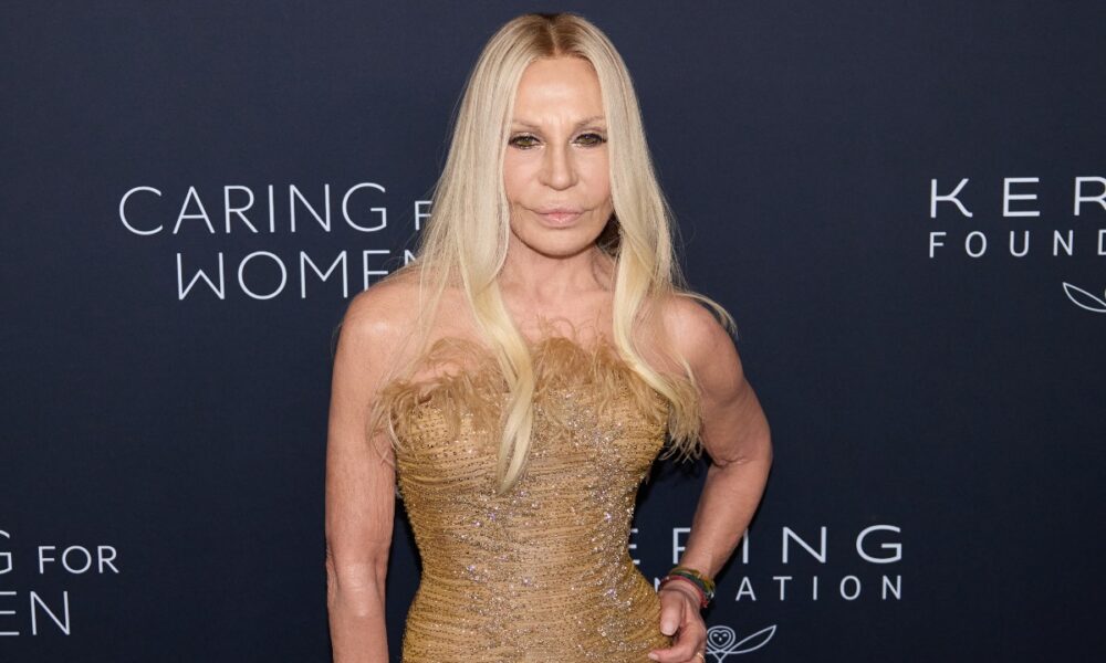 Donatella Versace Irriconoscibile La Trasformazione Incredibile