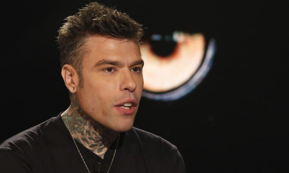 Scintille su Fedez in sala stampa a Sanremo 2025: la replica di Carlo Conti