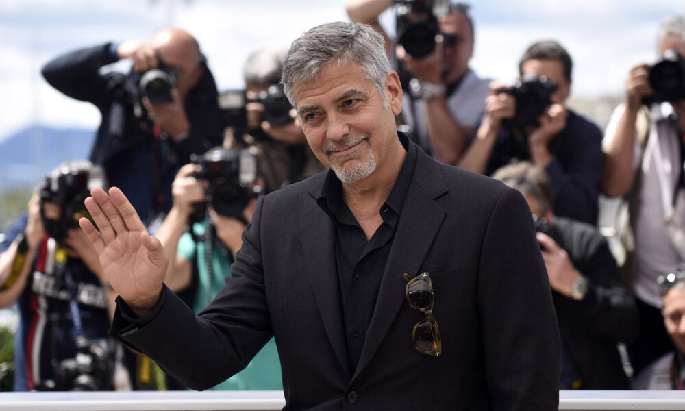 George Clooney irriconoscibile: il cambio look sorprende i fan