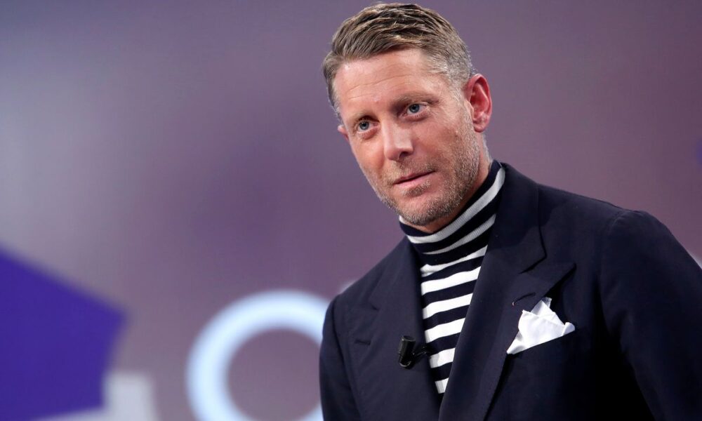 Pesanti accuse contro Lapo Elkann: “finta beneficienza” per guadagnare, la risposta